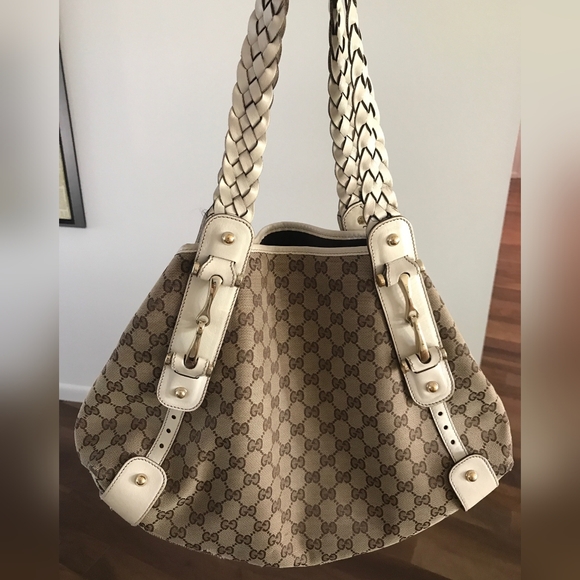 Gucci Handbags - Authentic Gucci Purse